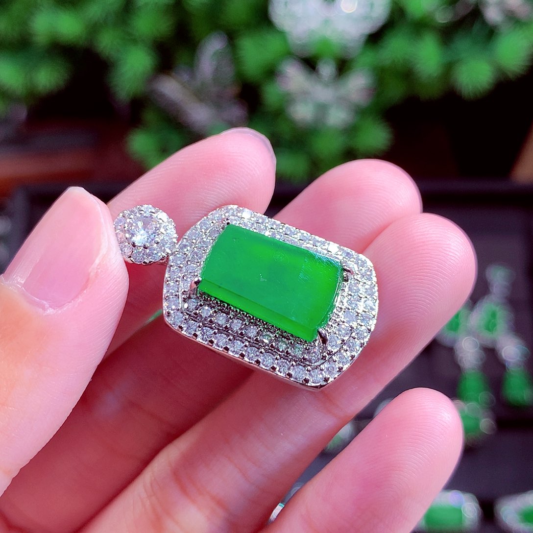 颈饰未镶嵌翡翠天然