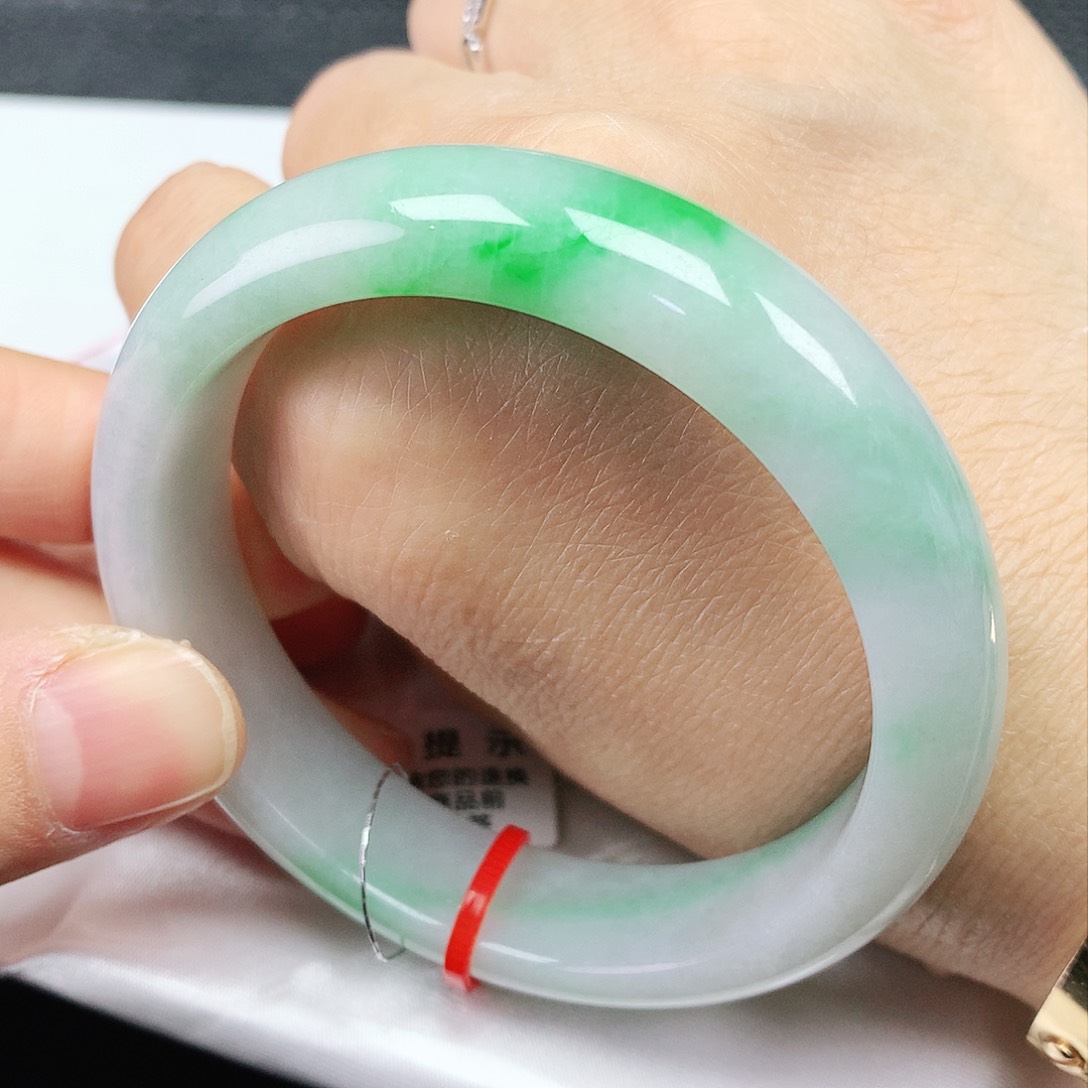 翡翠手镯未镶嵌52圈