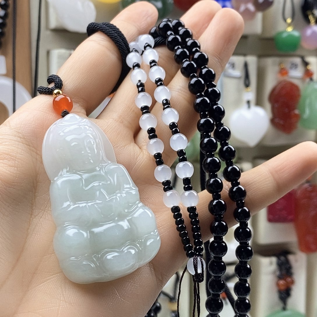 我***的颈饰未镶嵌石英质玉
