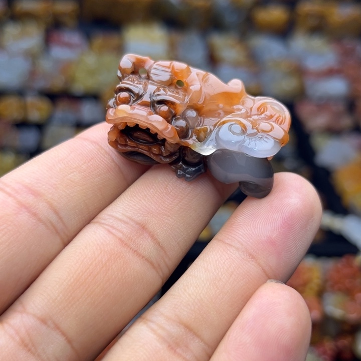 石英质玉（黄龙玉）未镶嵌颈饰