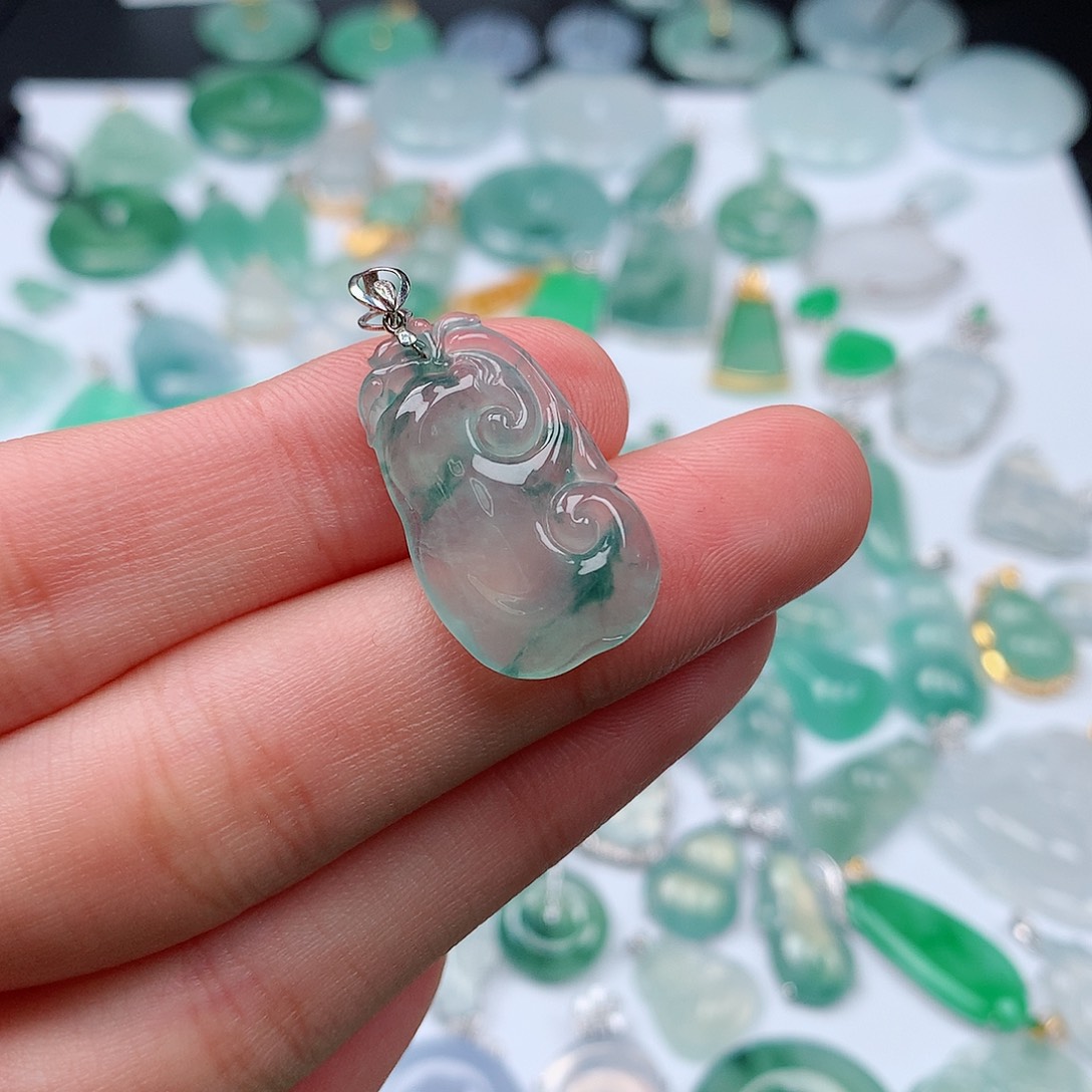 翡翠颈饰18K金镶嵌天然翡翠