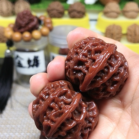 文玩核桃把件以**深苹果