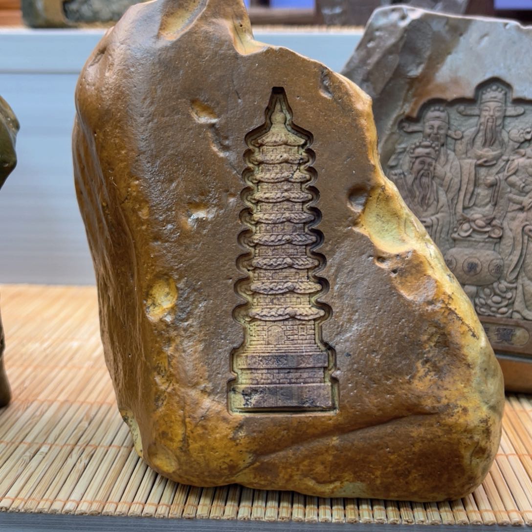 戈壁石5669999999999999