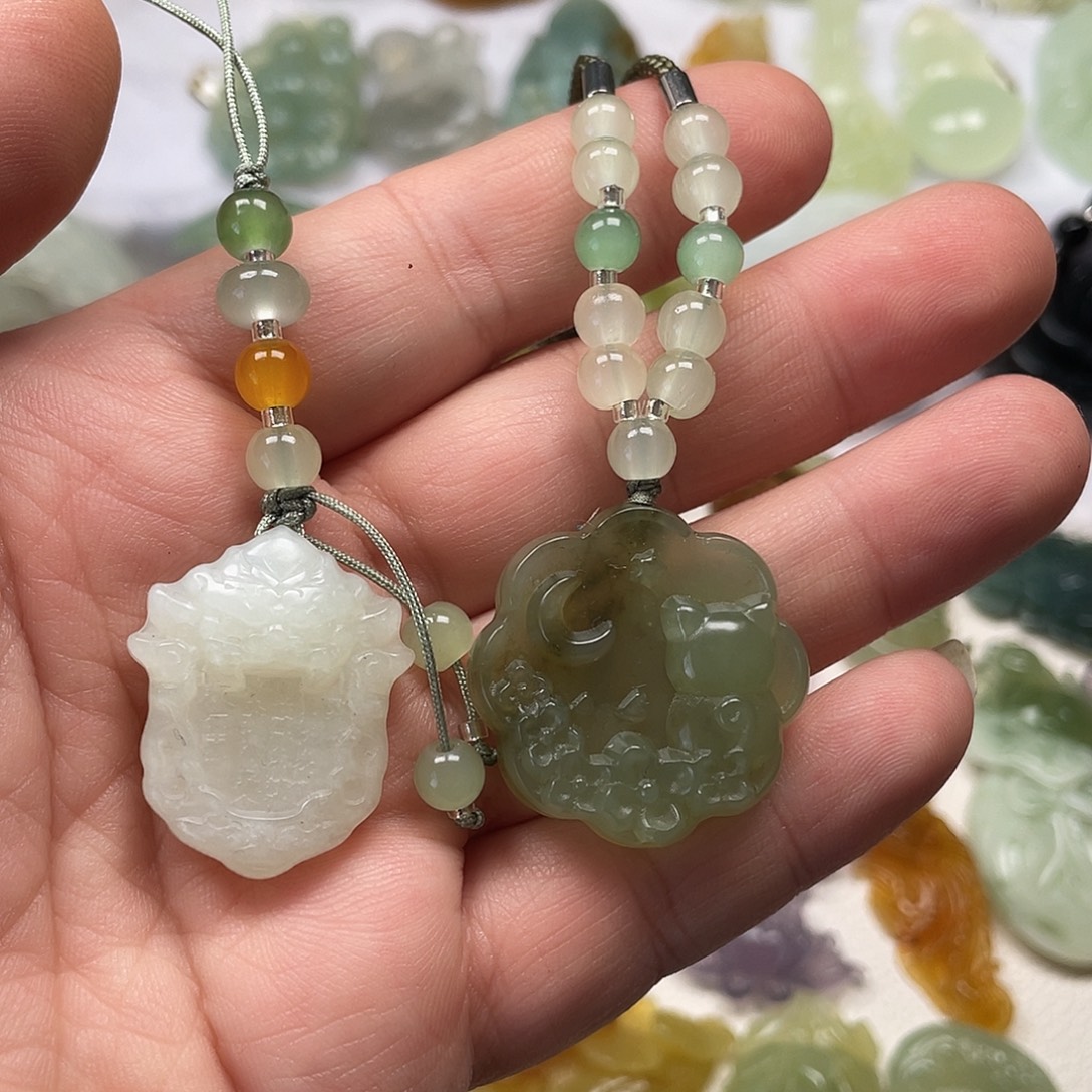 蛇纹石玉未镶嵌颈饰