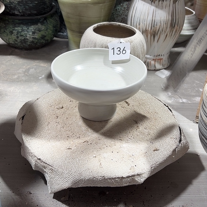 摆件陶高9，口14，瑕疵处理无孔，136
