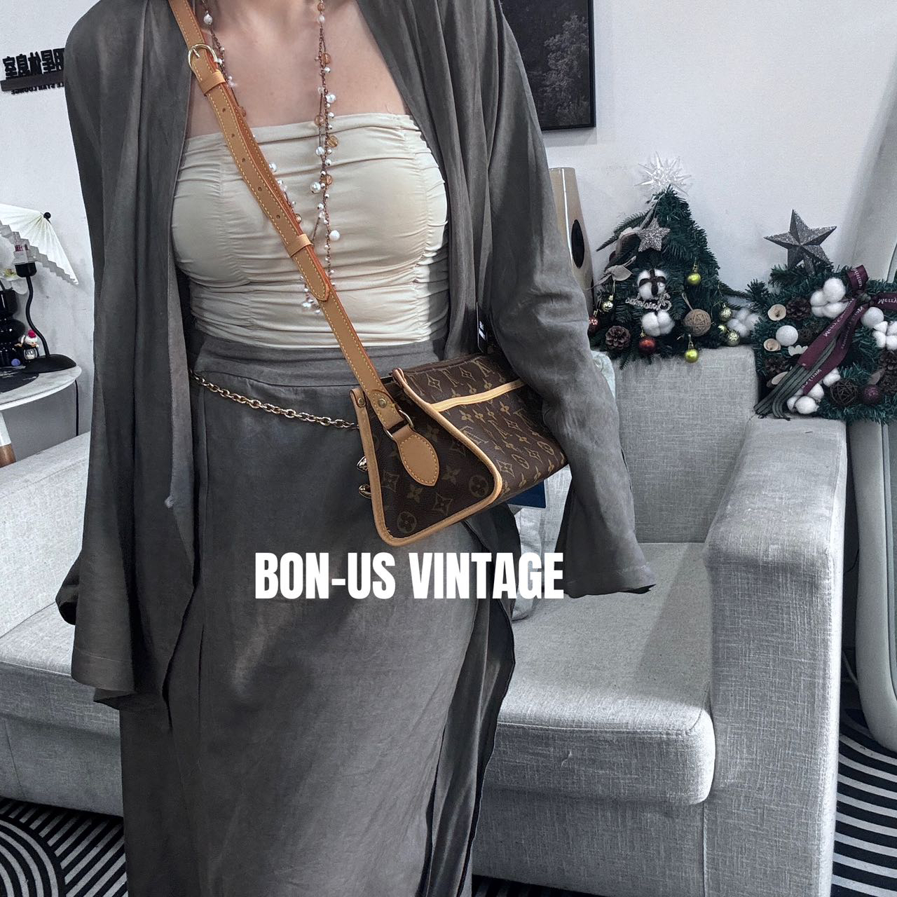 95新 LouisVuitton/路易威登 8613341/三角金球斜挎配皮换新