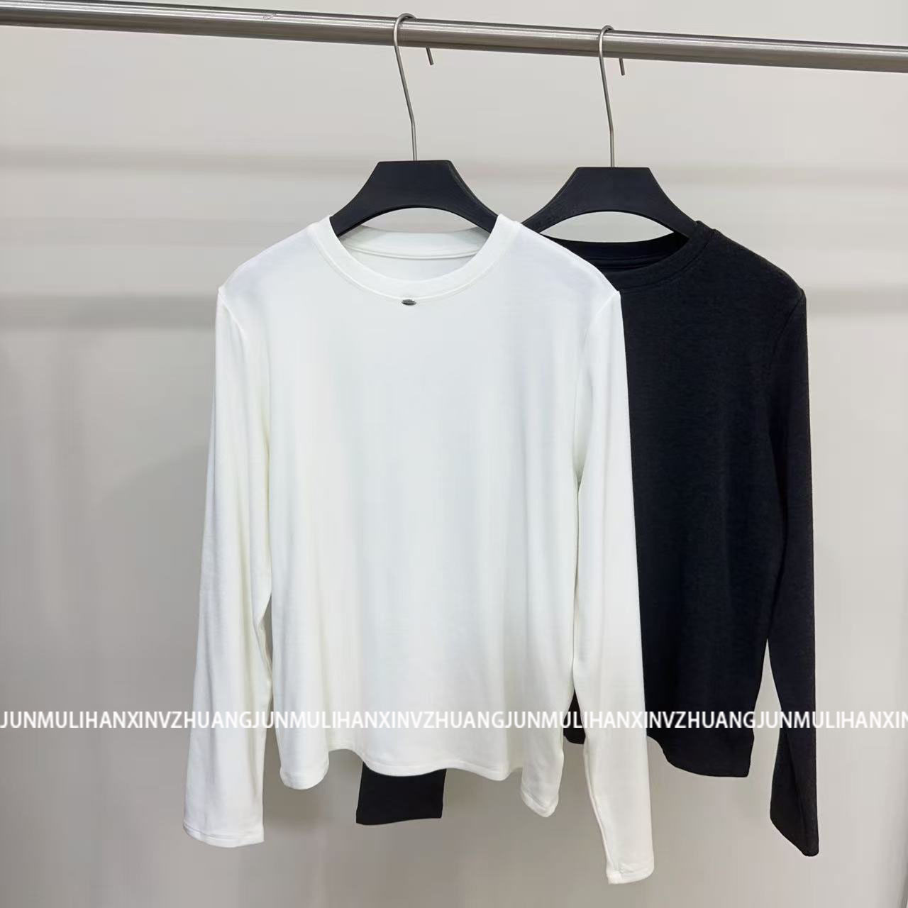 《君诺》秋冬必备经典加绒高弹力百搭上衣 6592