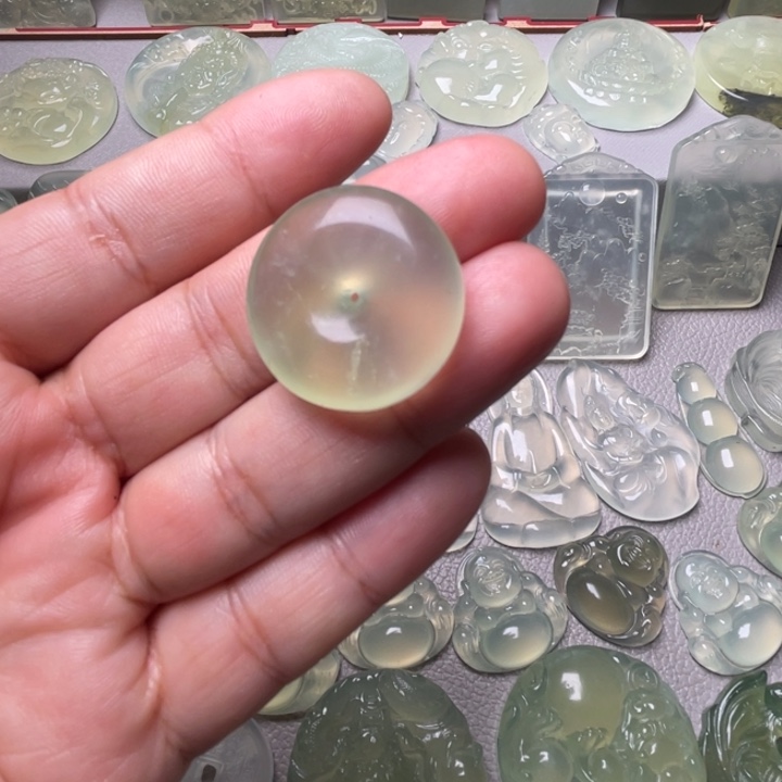 岫玉未镶嵌吊坠(赠链)