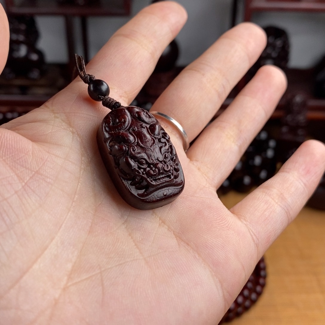 小叶紫檀吊坠貔貅