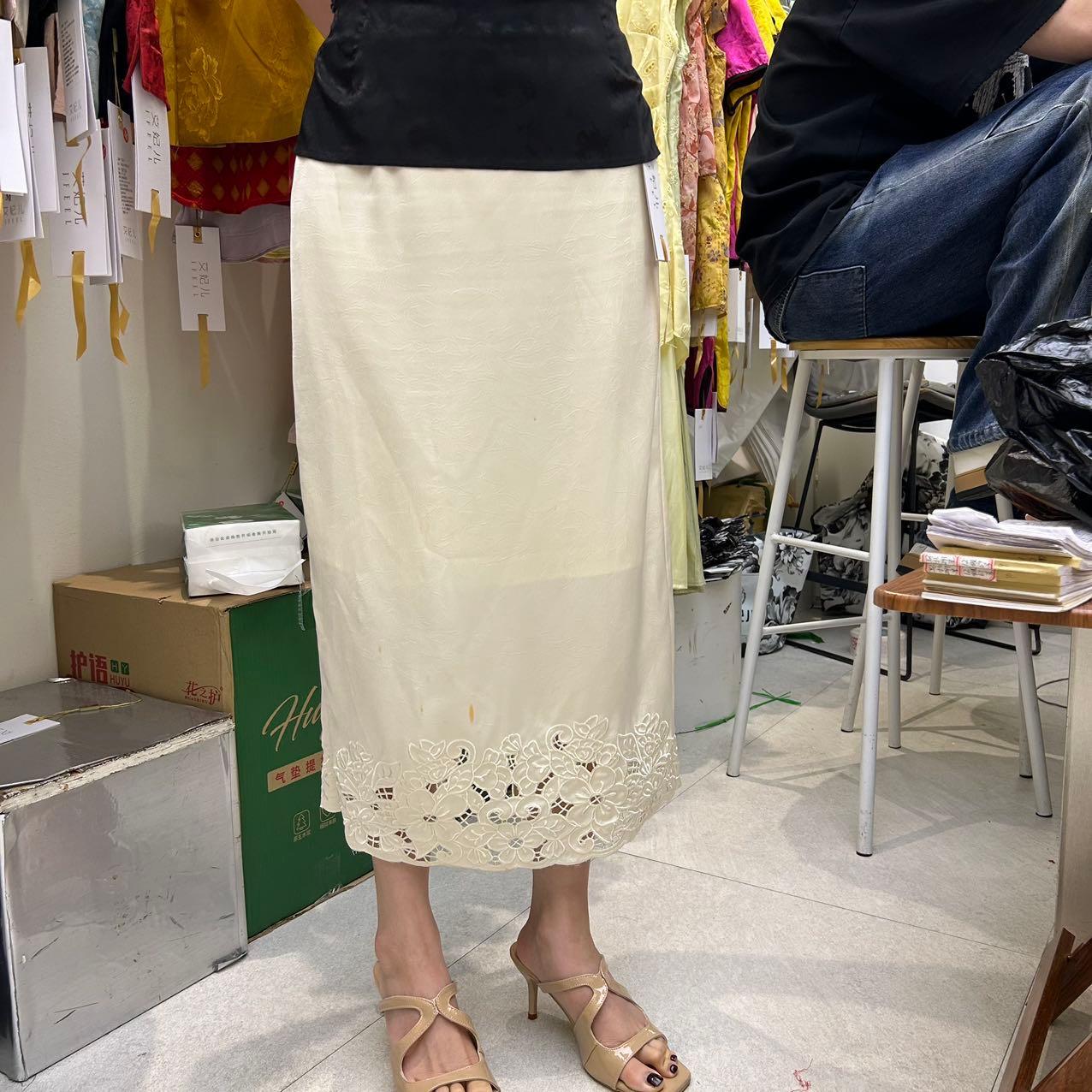 高级感醋酸缎面垂坠感半身裙1177