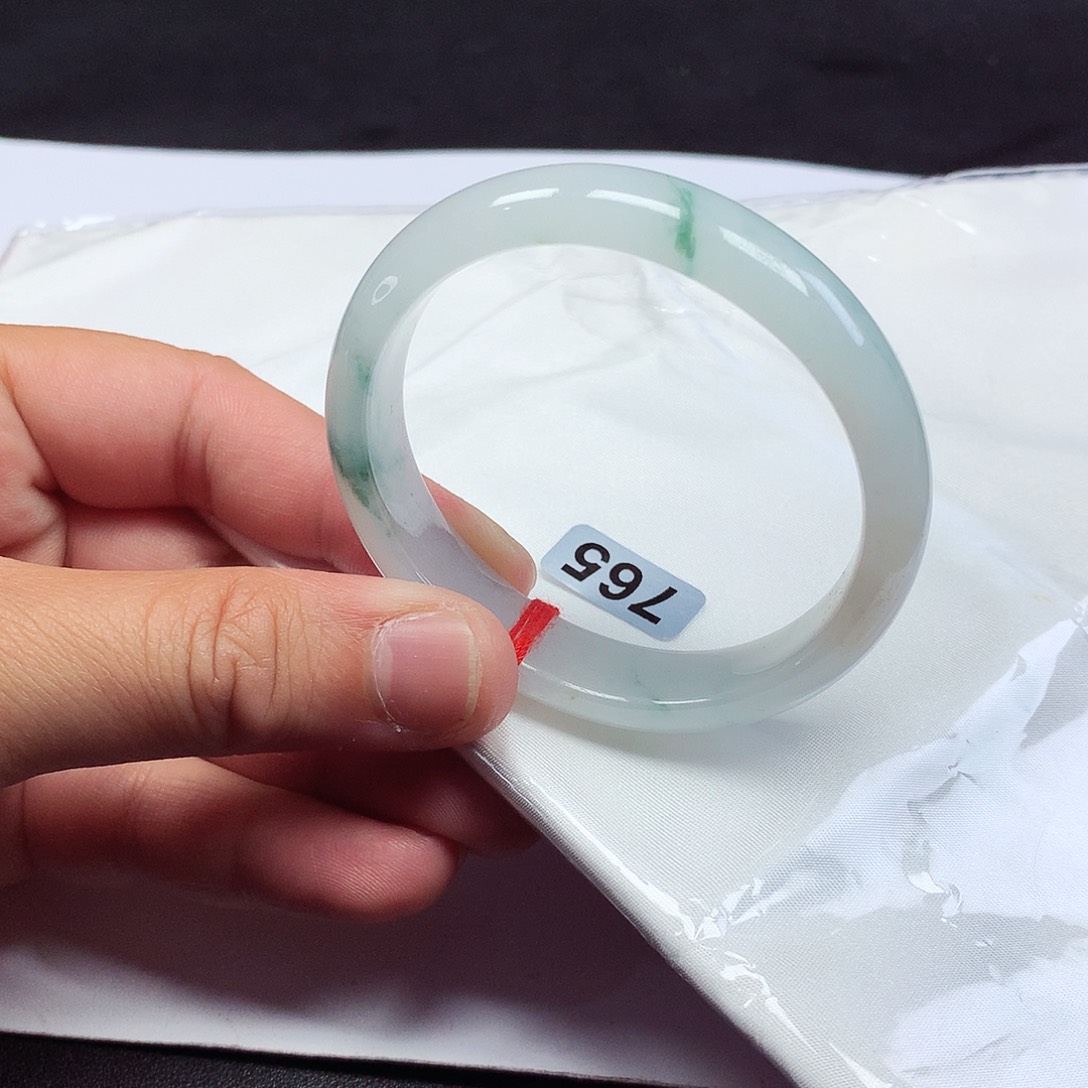 翡翠未镶嵌手镯53贵妃