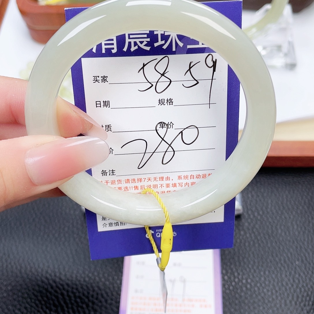 和田玉未镶嵌手镯