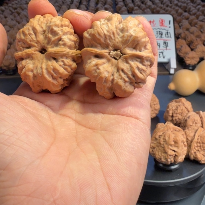 天***1文玩核桃把件蛤蟆的眼睛是真的好看啊我