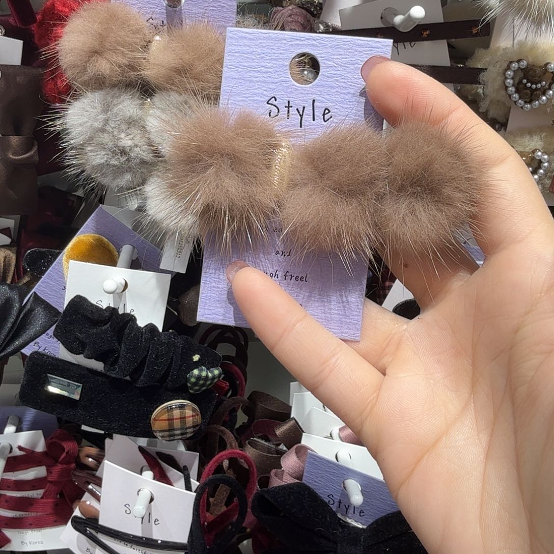 布艺非金属毛球鸭架