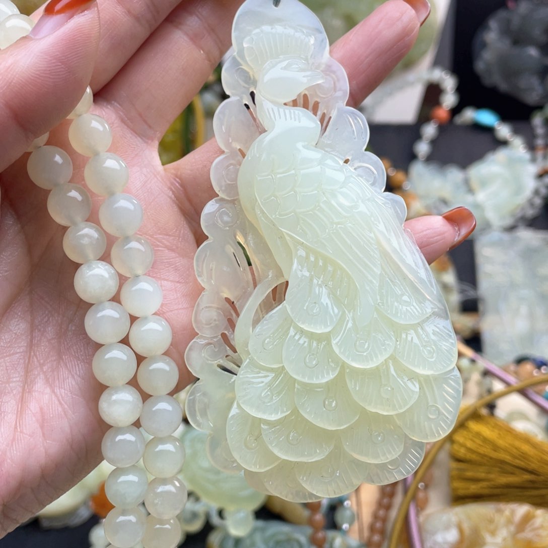 蛇纹石玉颈饰未镶嵌