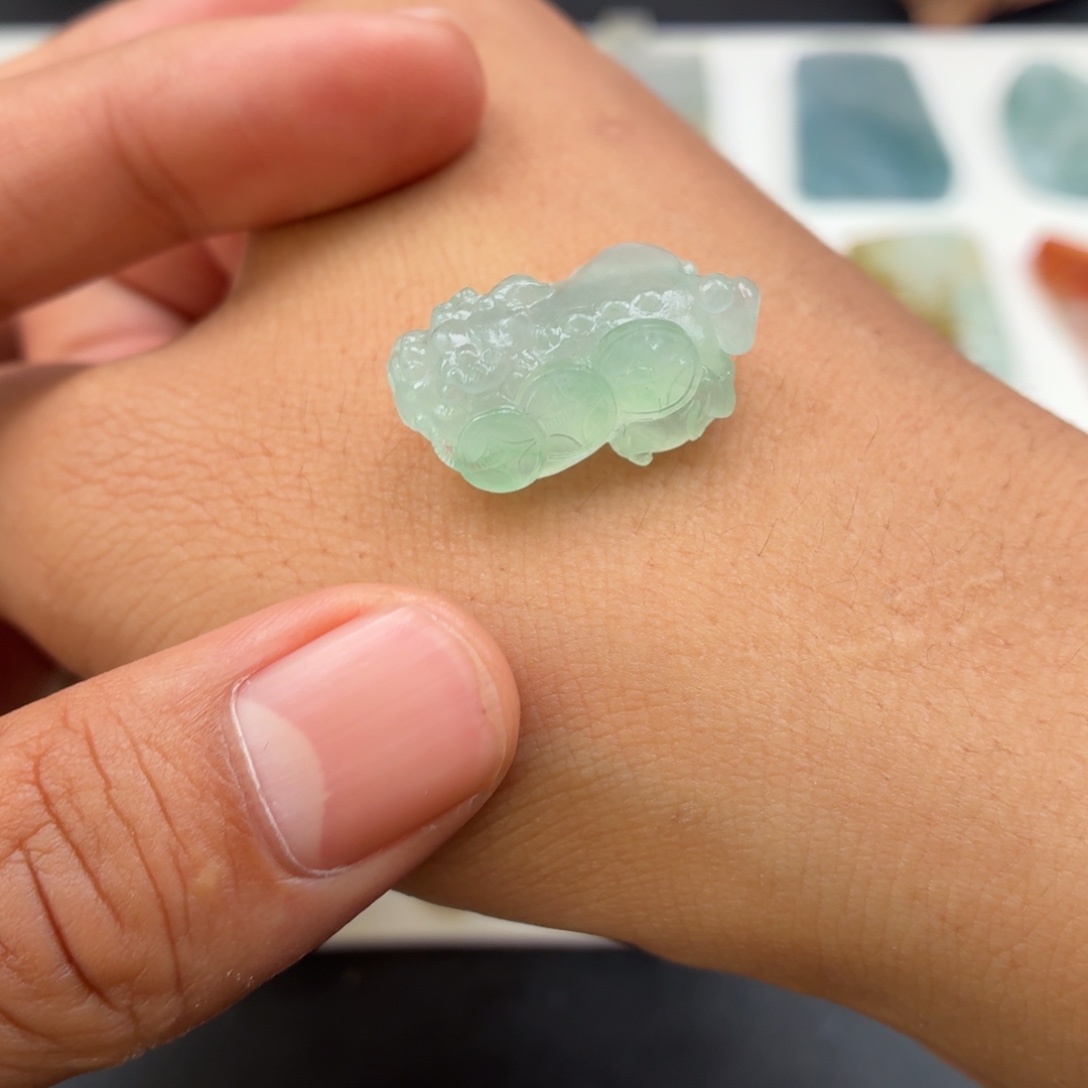 定制翡翠未镶嵌貔貅