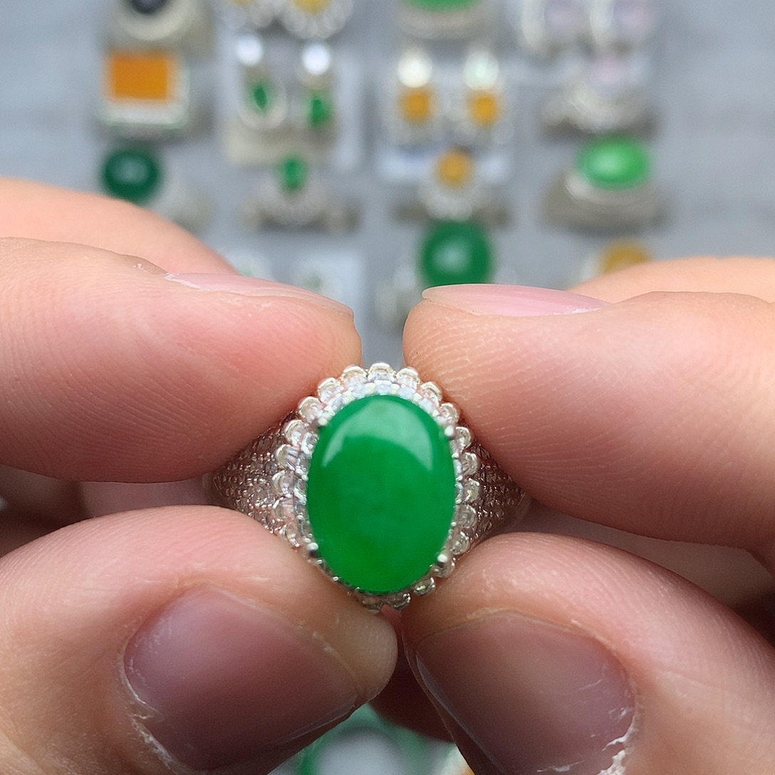 定制翡翠未镶嵌阳绿