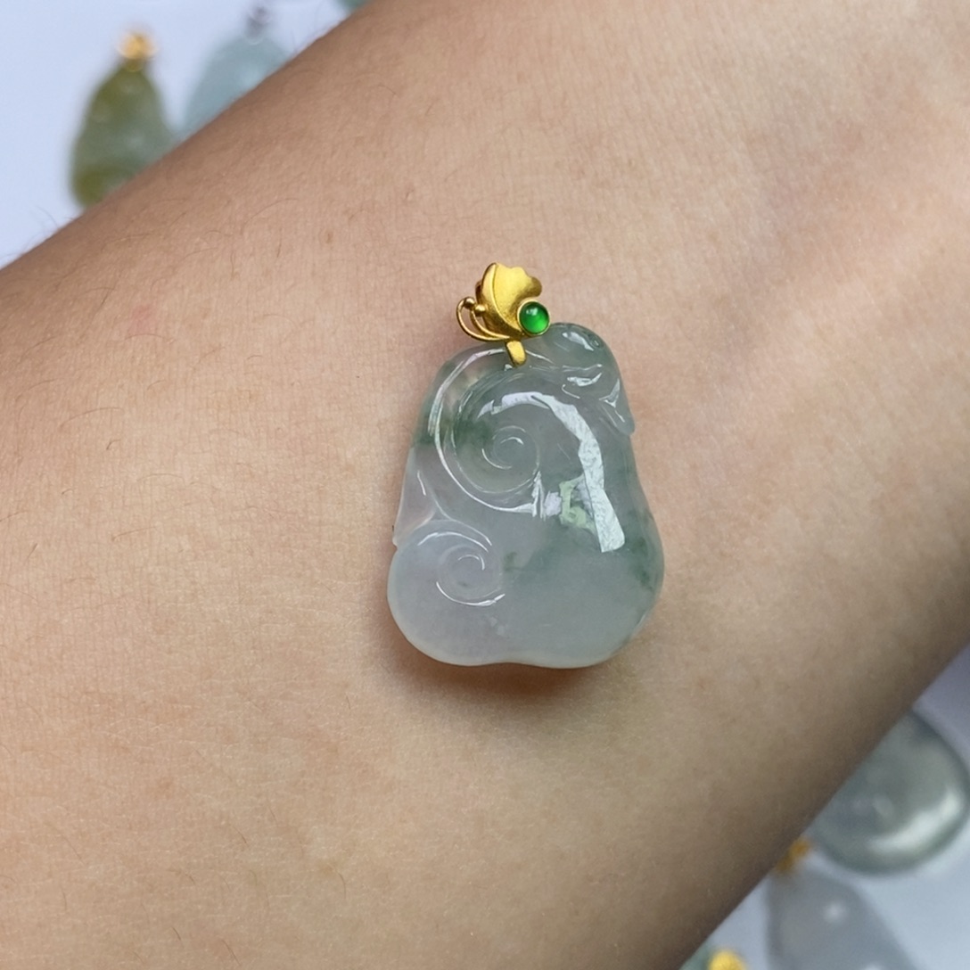 翡翠18K金镶嵌颈饰如意