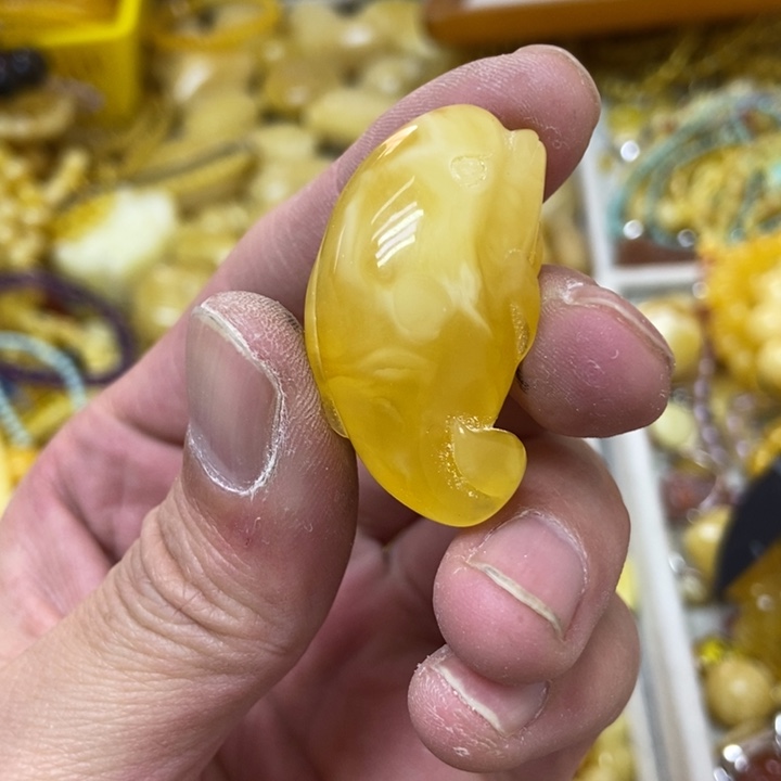 蜜蜡未镶嵌裸石吊坠