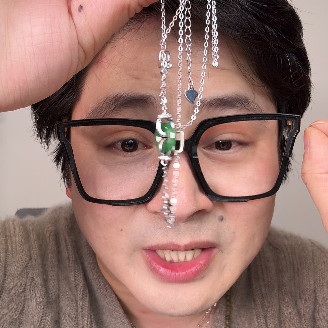 翡翠未镶嵌颈饰一件