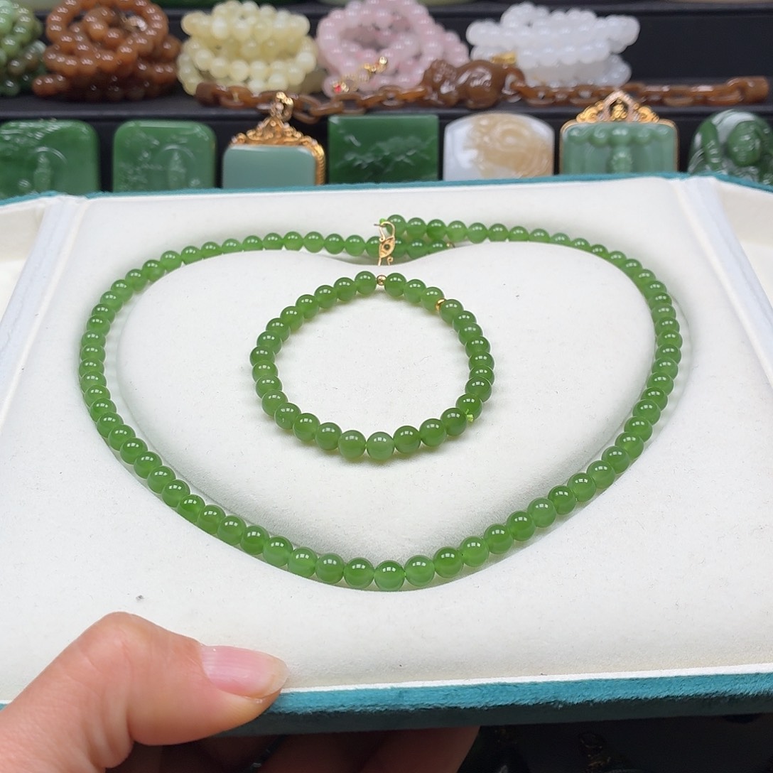 c***z和田玉未镶嵌颈饰