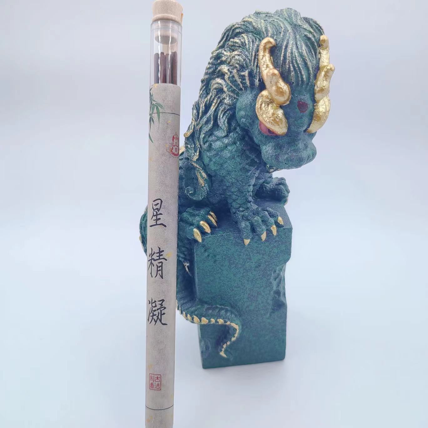 星精凝 取自“星‮凝精‬作方诸露，服‮可之‬饮‮瀣沆‬浆”