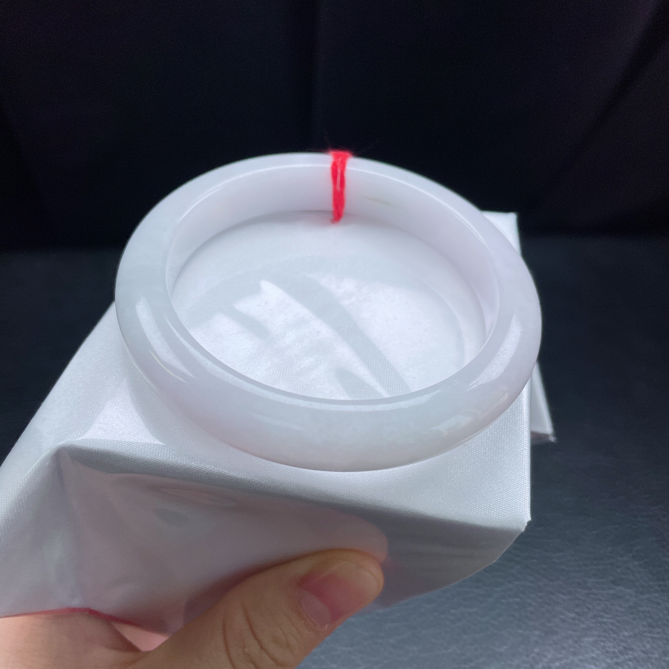 59圈糯种淡春彩宽边手镯 色根纹