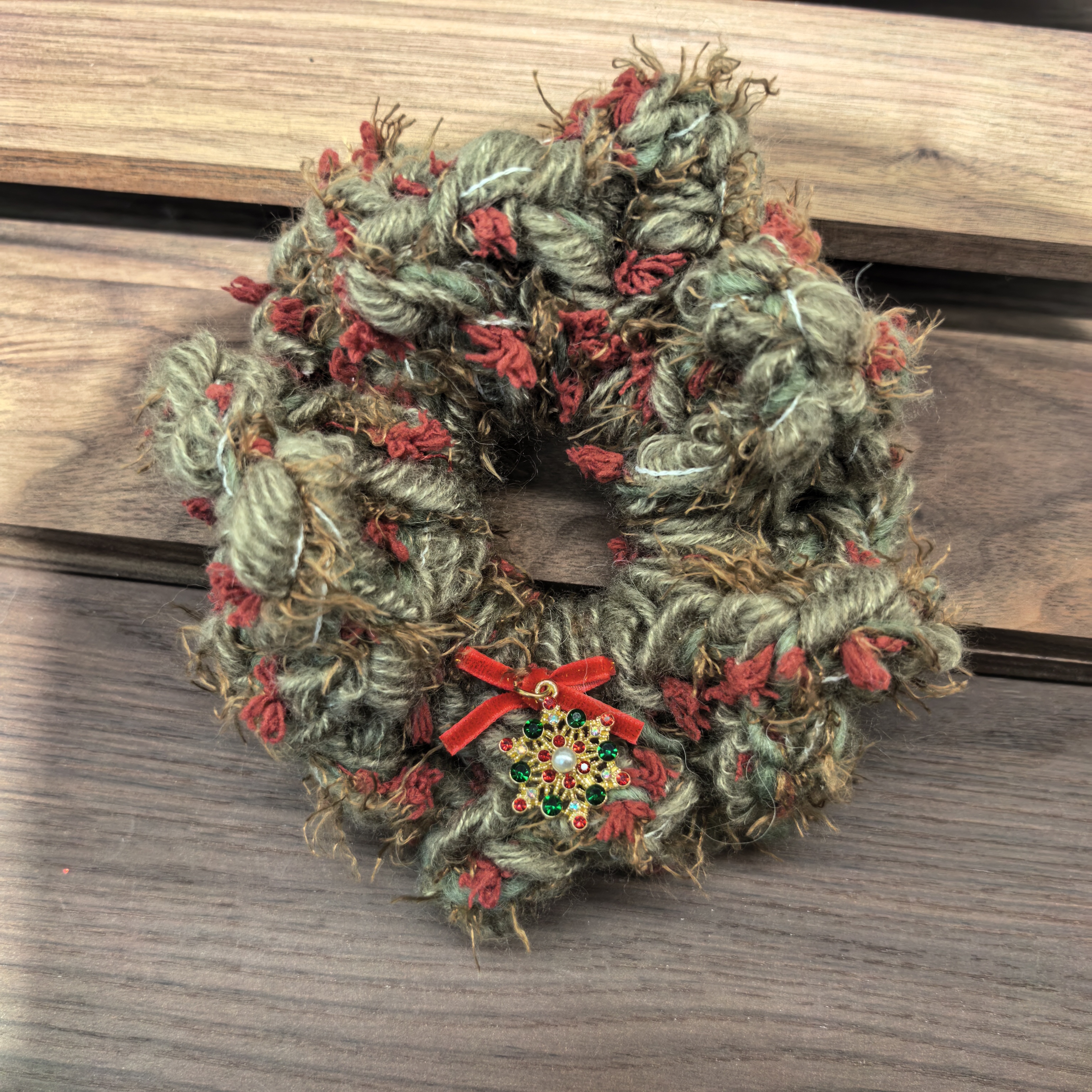 F155红绿色小雪花闪闪手工毛线肠圈发圈
