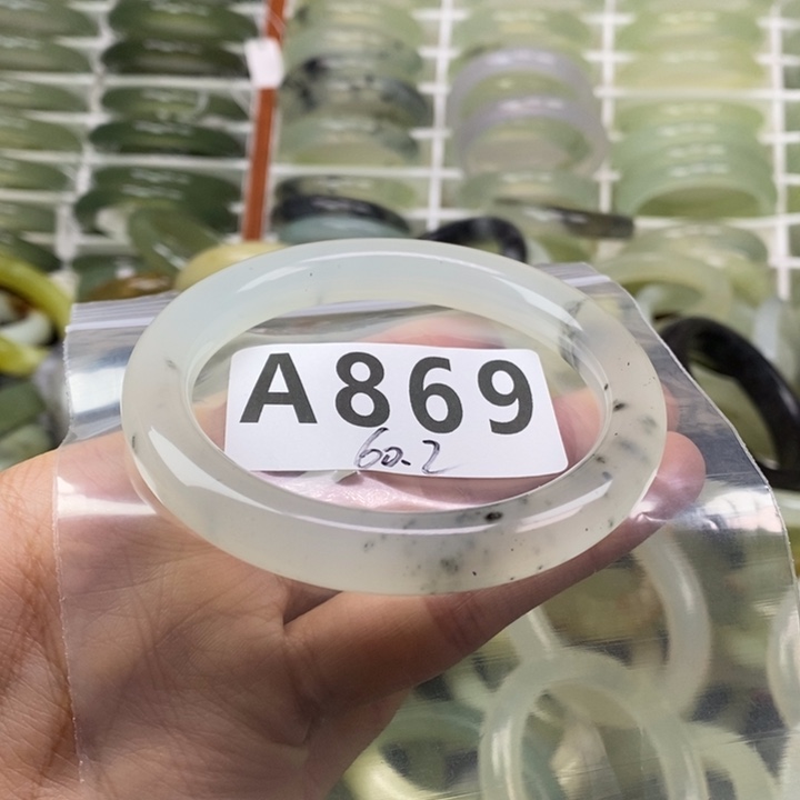 小***击蛇纹石玉未镶嵌手镯