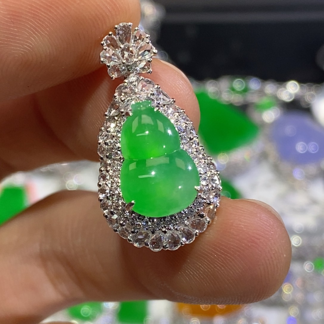 吊坠(不含链)18K金镶嵌翡翠甜绿葫芦