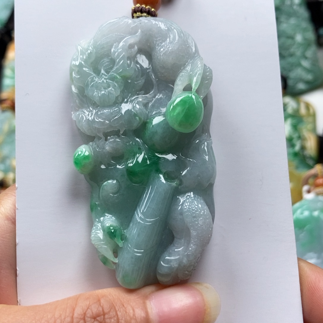 翡翠颈饰未镶嵌吊坠