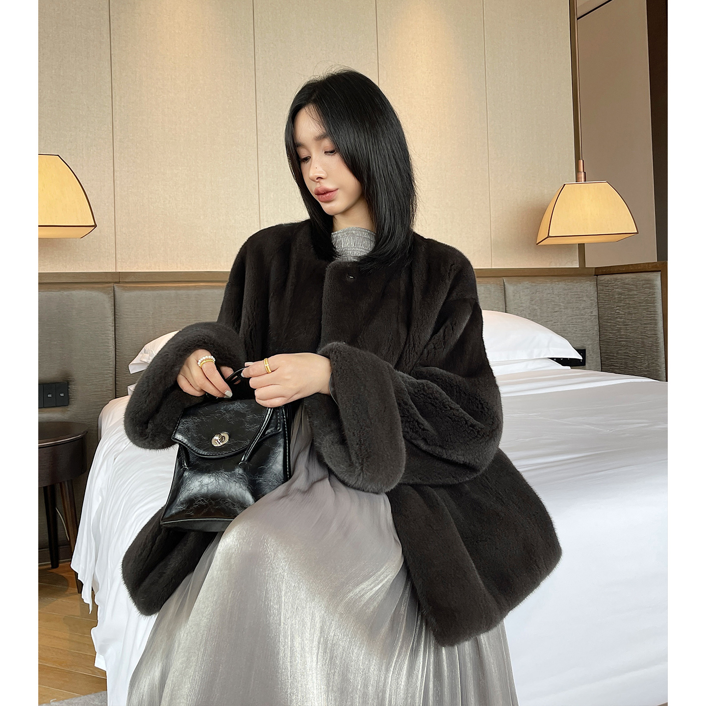 2025新款圆领挽袖进口天鹅绒貂皮大衣时尚年轻水貂毛皮草外套女冬