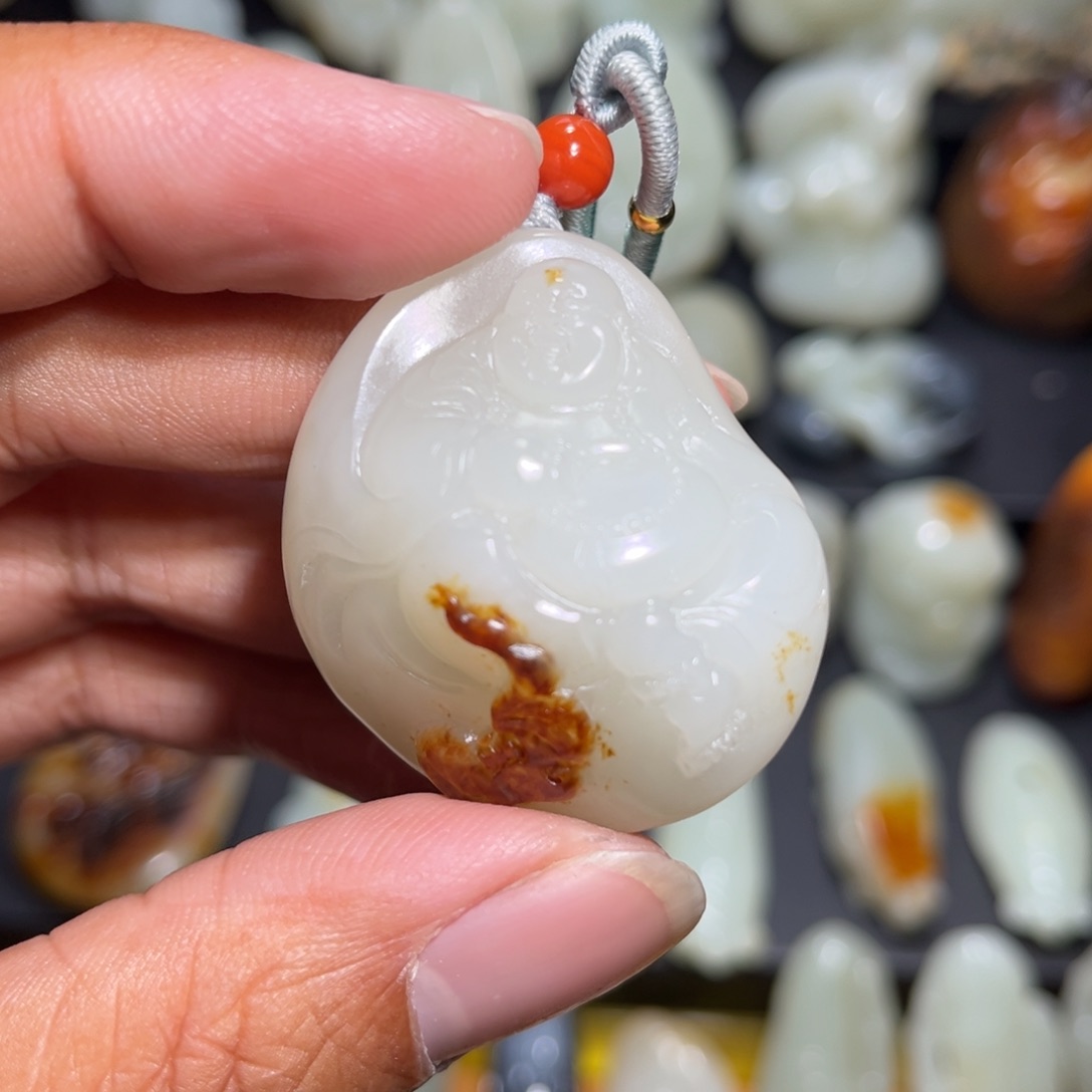 和田玉颈饰未镶嵌透***色