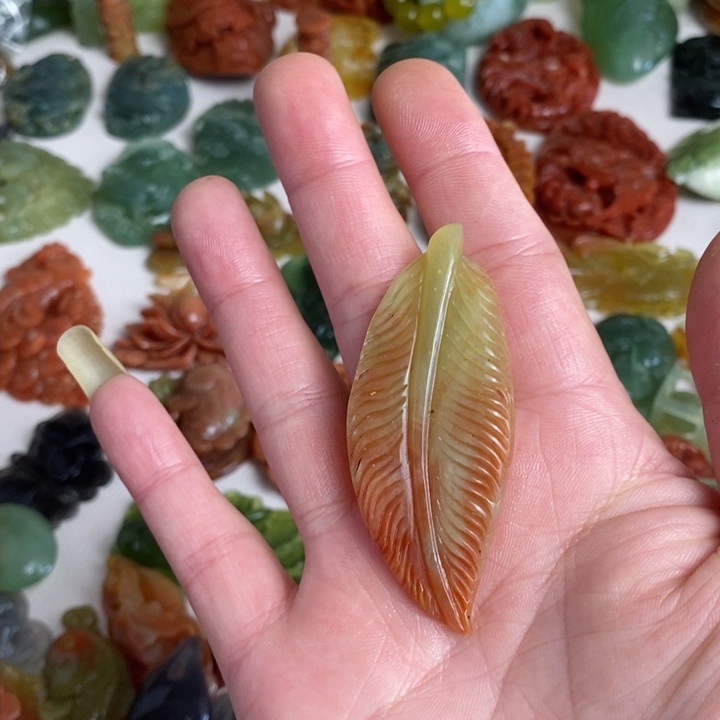 蛇纹石玉颈饰未镶嵌