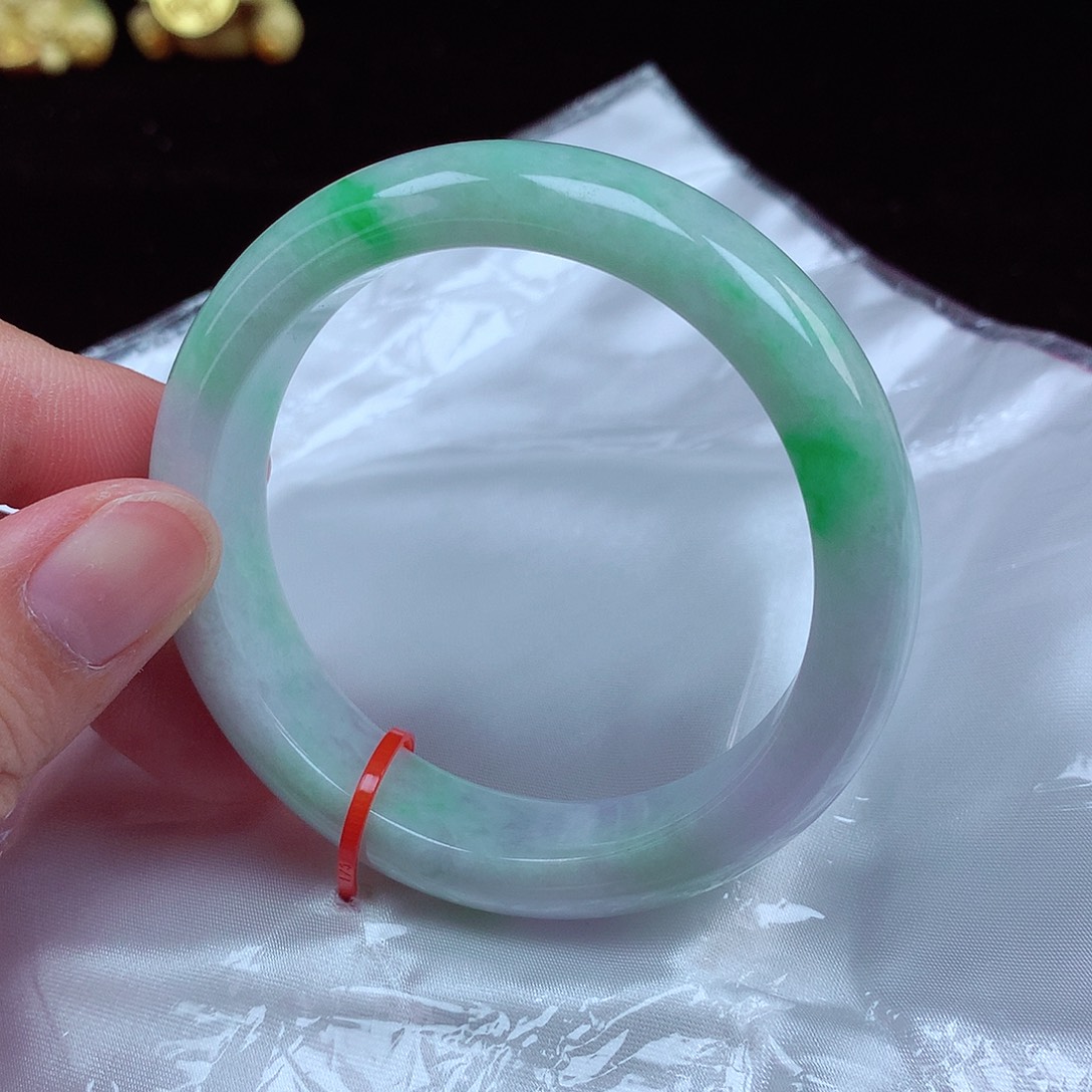 翡翠手镯未镶嵌55圈