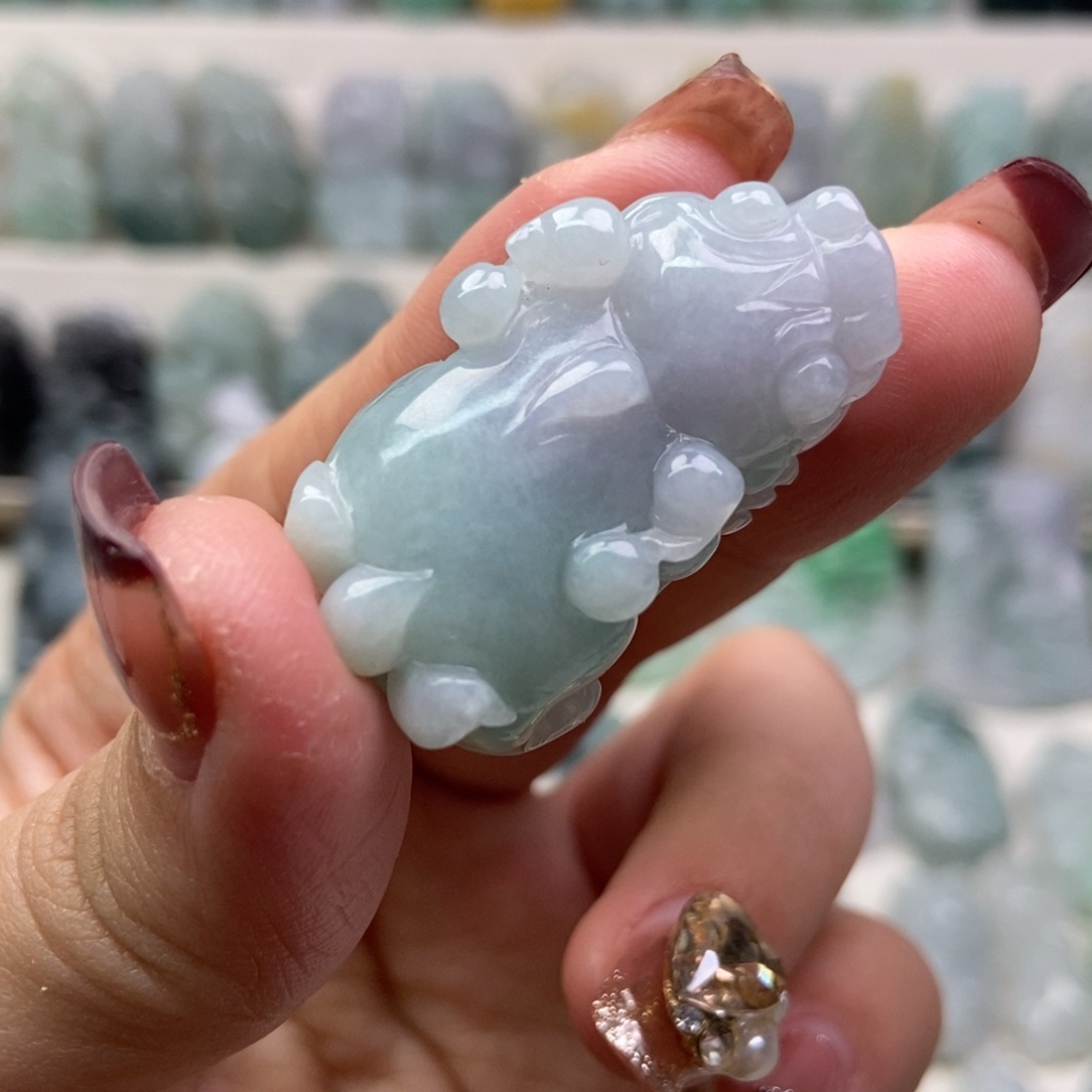 翡翠吊坠(赠链)未镶嵌