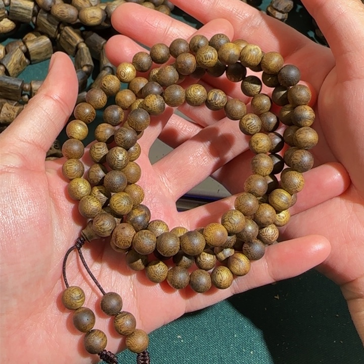 沉香手串白棋多圈圆珠卡0.8/21克+