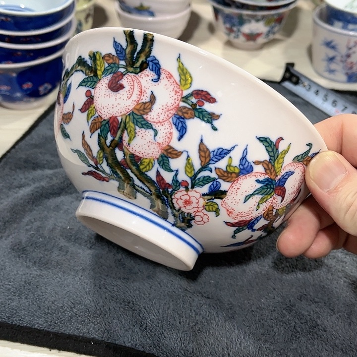 瓷片/////直径15厘米。红。