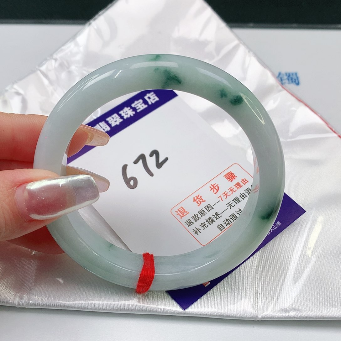 翡翠手镯未镶嵌翡翠手镯