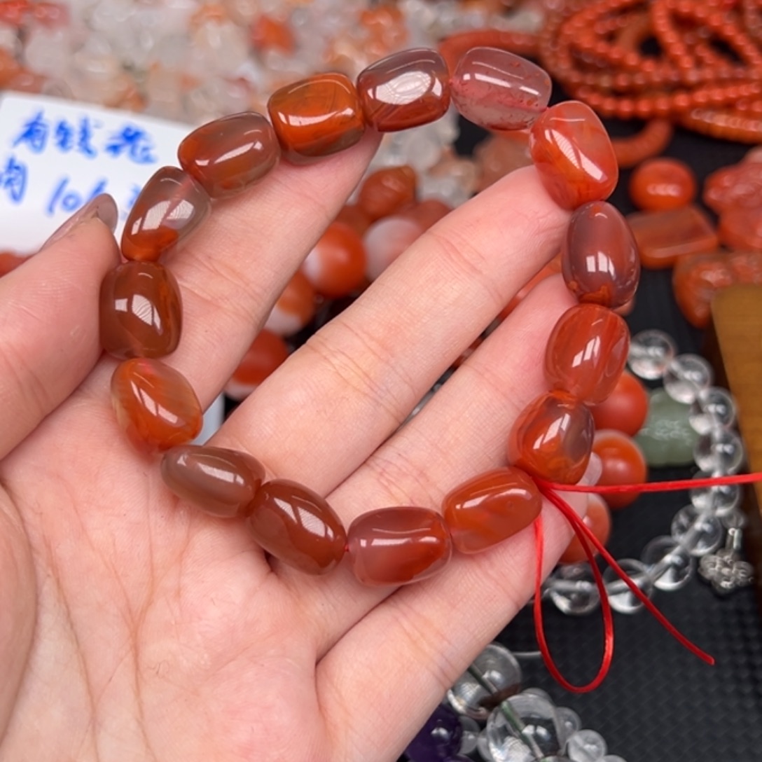 朱***源南红玛瑙未镶嵌手链多样性