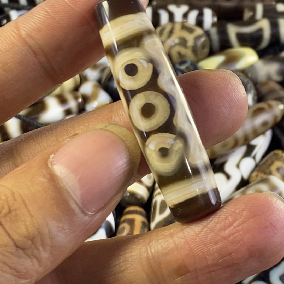 玛瑙/玉髓颈饰未镶嵌行运老料灰皮五眼