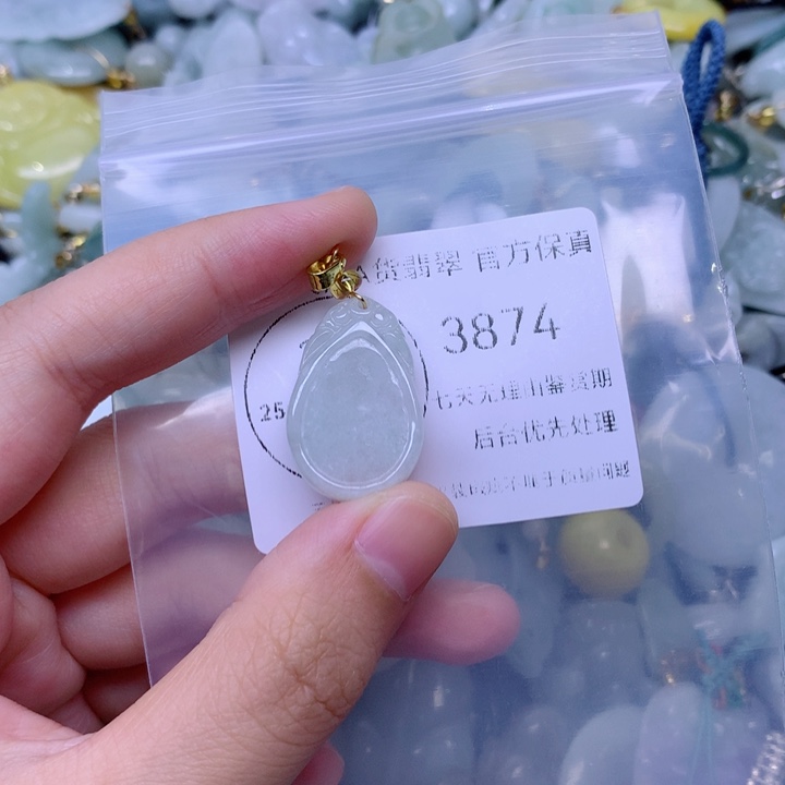 吊坠(不含链)未镶嵌翡翠