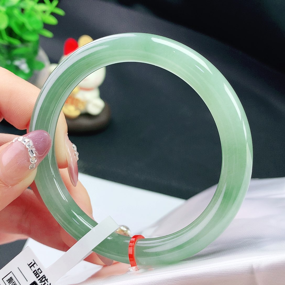 翡翠手镯未镶嵌57圈