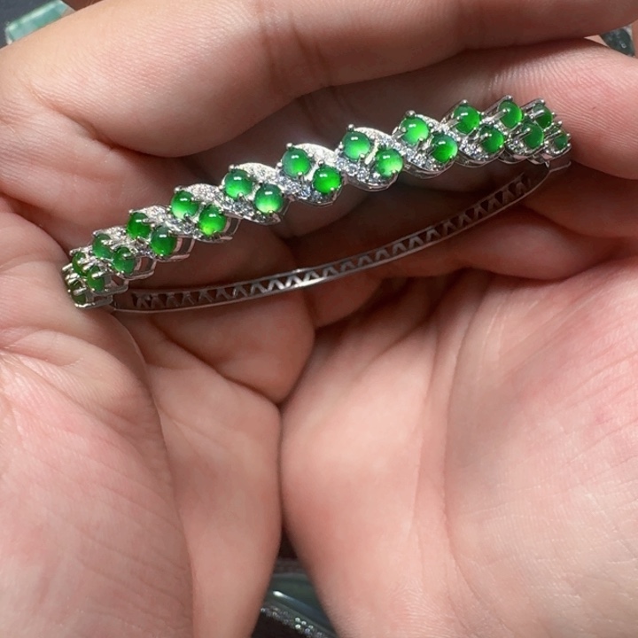 翡翠未镶嵌颈饰天然A货翡翠放漏