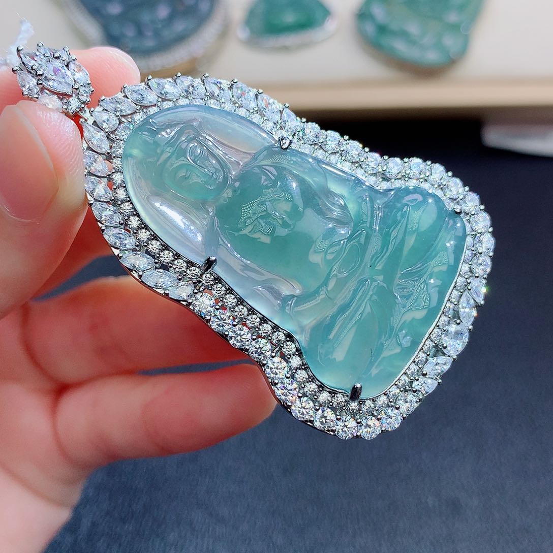 翡翠颈饰未镶嵌翡翠