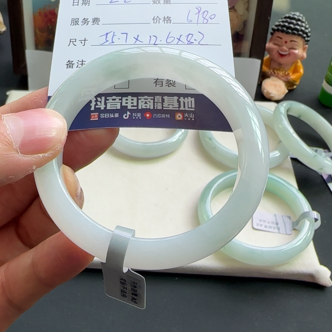 翡翠手镯未镶嵌?天然A货翡翠手镯