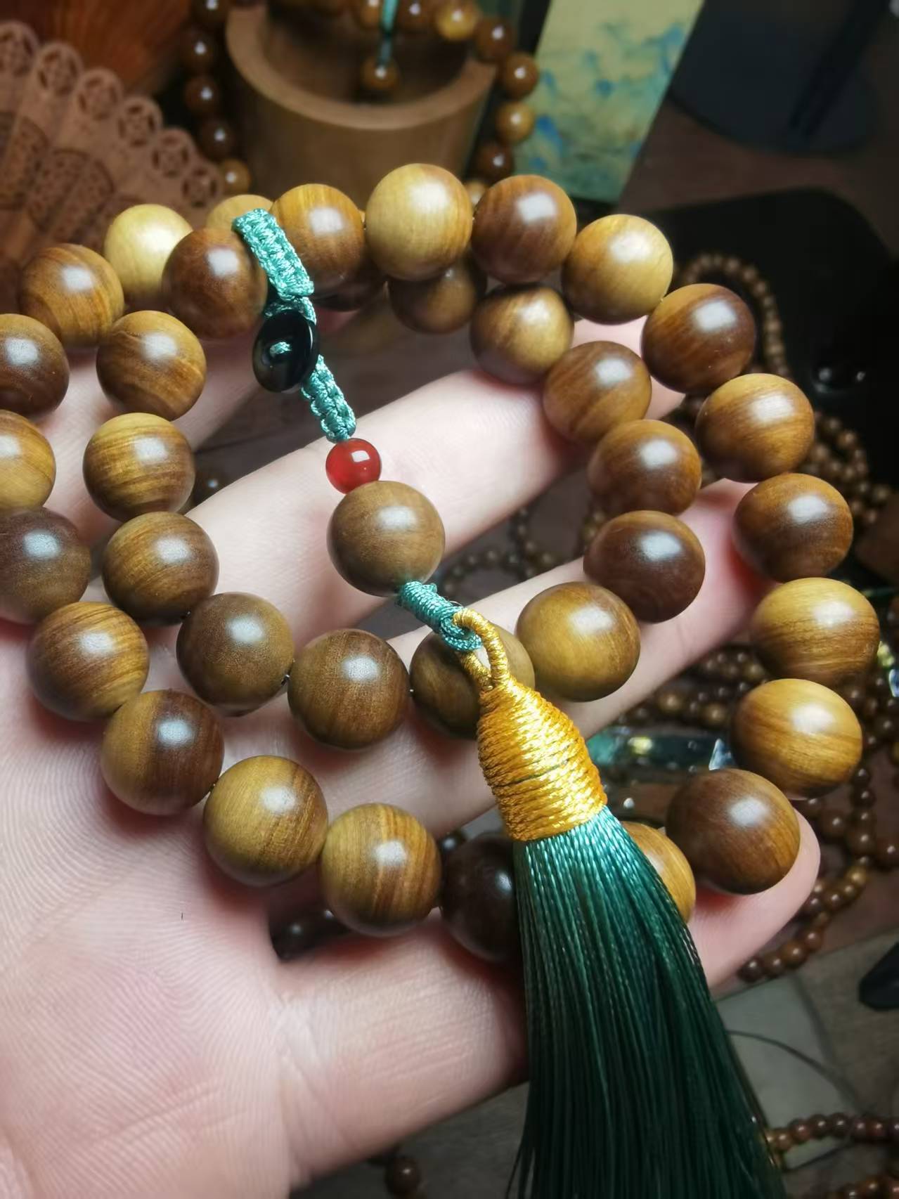 迈索尔老山檀高端手串手持1.2横纹