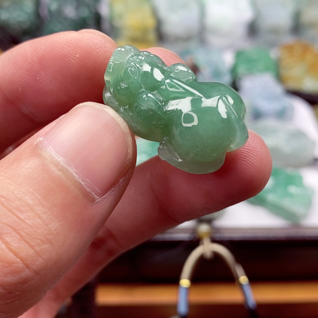 翡翠颈饰未镶嵌翡翠
