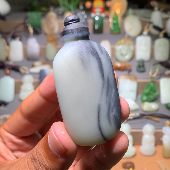 飞***乔和田玉未镶嵌颈饰