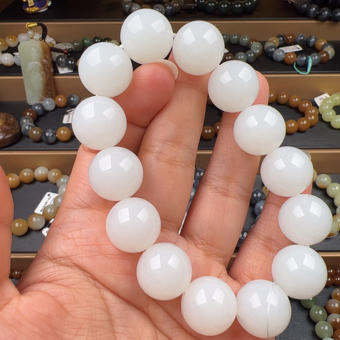 小***郎和田玉未镶嵌手链